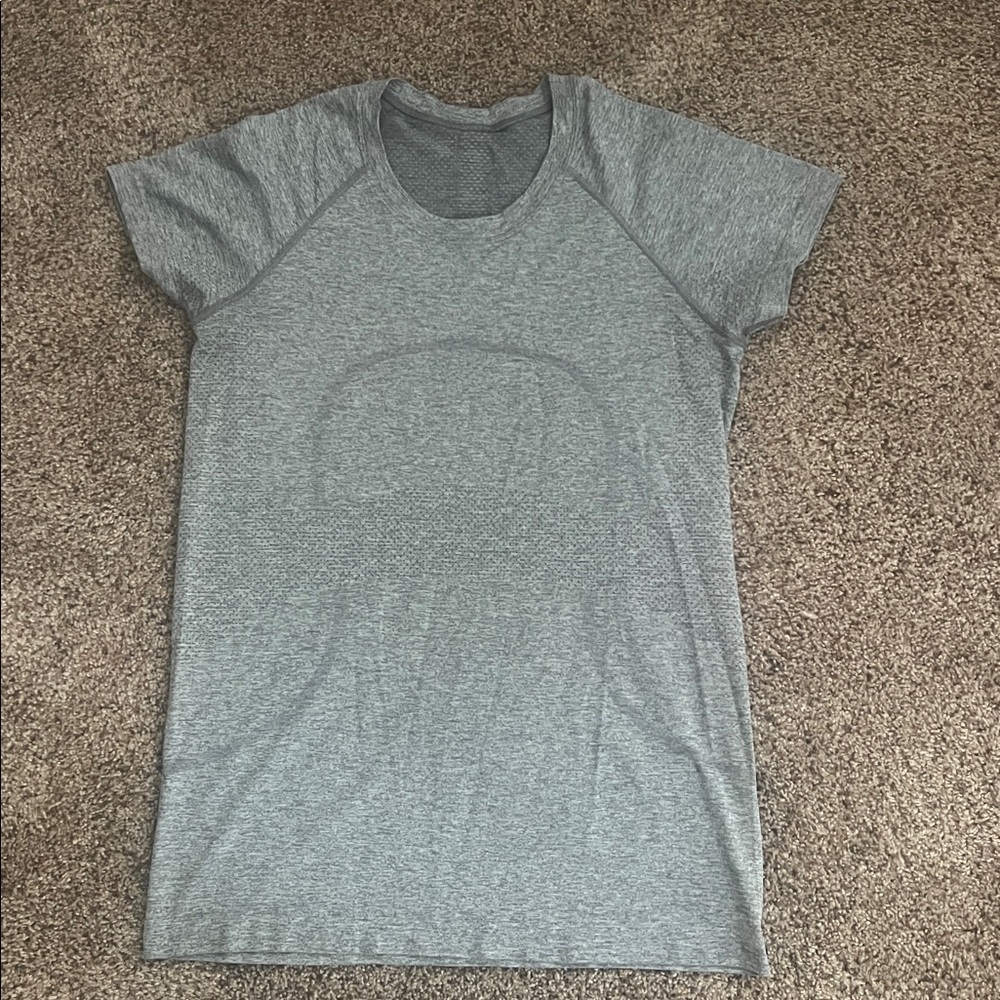 Lululemon Gray Short Sleeve Swiftly T-Shirt, Women's size 10